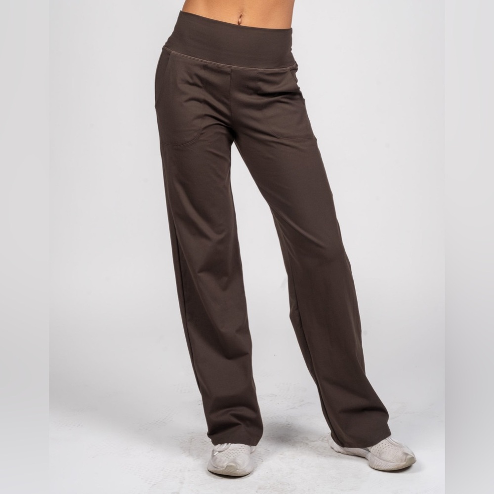 Senita Athletics Studio Skin Straight Leg Pants Cocoa Color Size Small